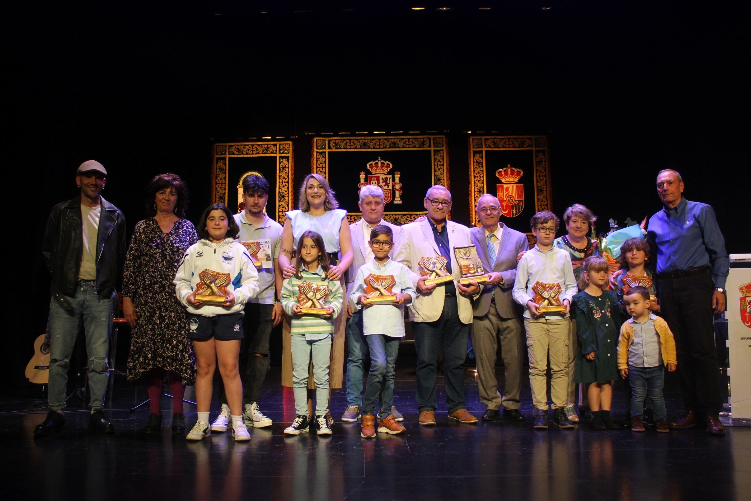 Foto de grupo de los premiados en Vilches.