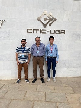 El profesor Francisco Gámiz, en el centro.