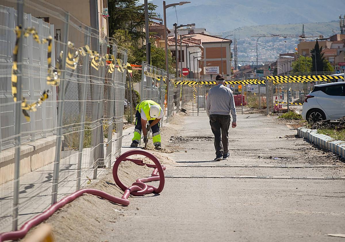 Trabajos de la ampliación del metro en la Carretera de Alhama, entre Armilla y Churriana.