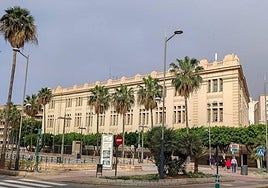 Esta semana un alumos del IES 'Celia Viñas' agredió a otro, que ha perdido la visión en un ojo.