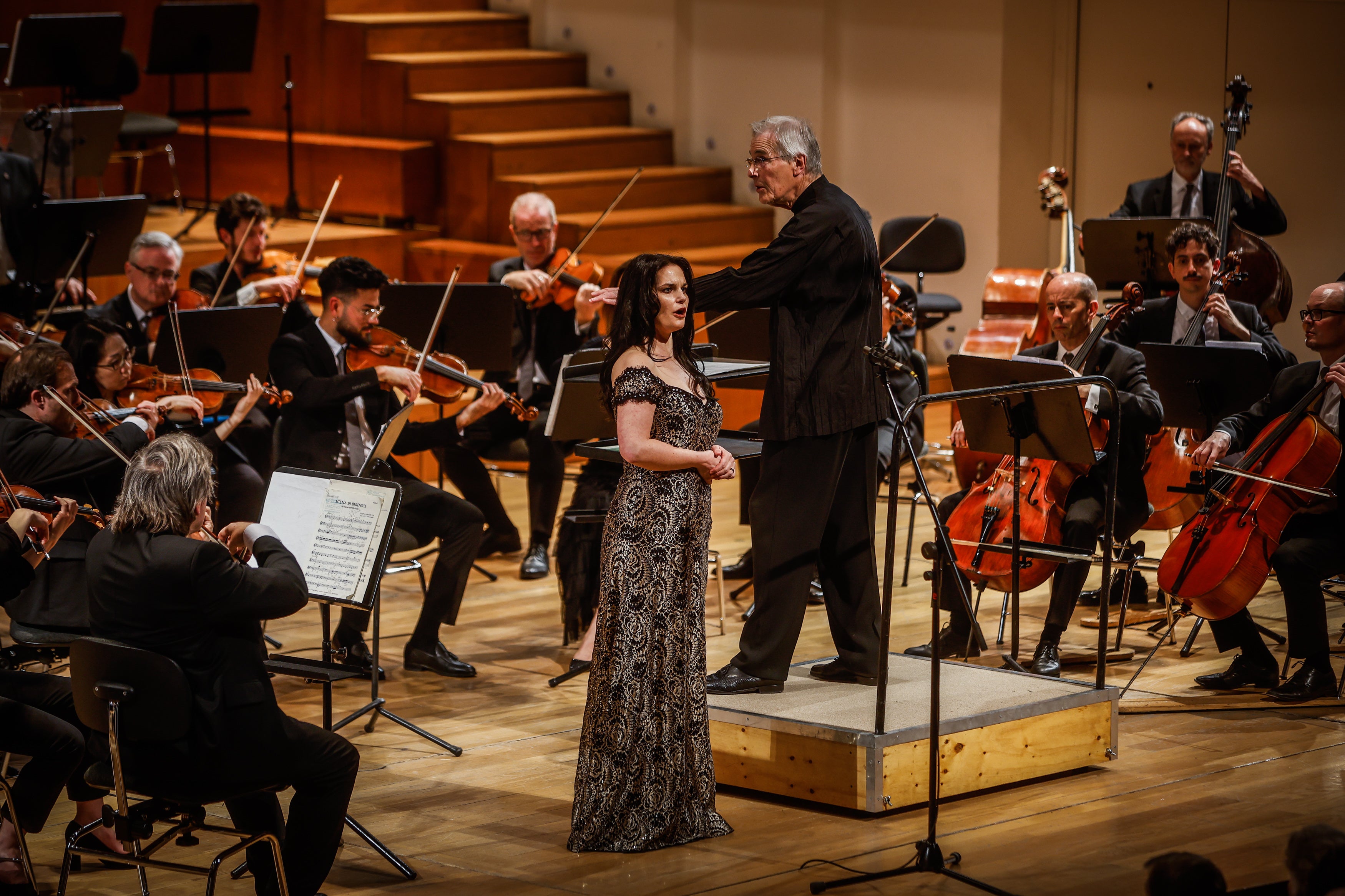 La soprano Emöke Baráth, junto a la Orquesta Ciudad de Granada dirigida por Christian Zacharias.