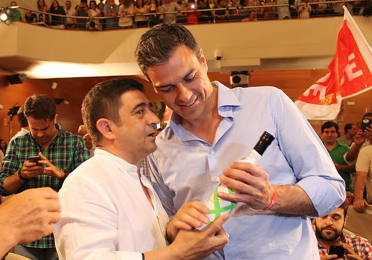 Francisco Reyes y Pedro Sánchez, en Jaén, en la campaña a las municipales de 2015.