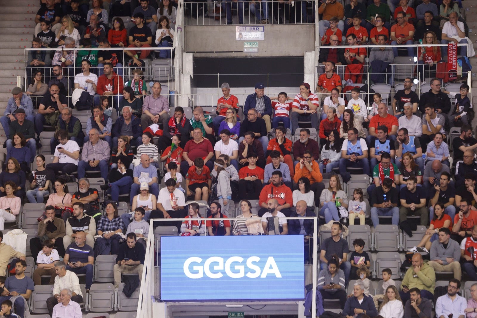 Encuéntrate en la grada durante el Covirán Granada - Breogán