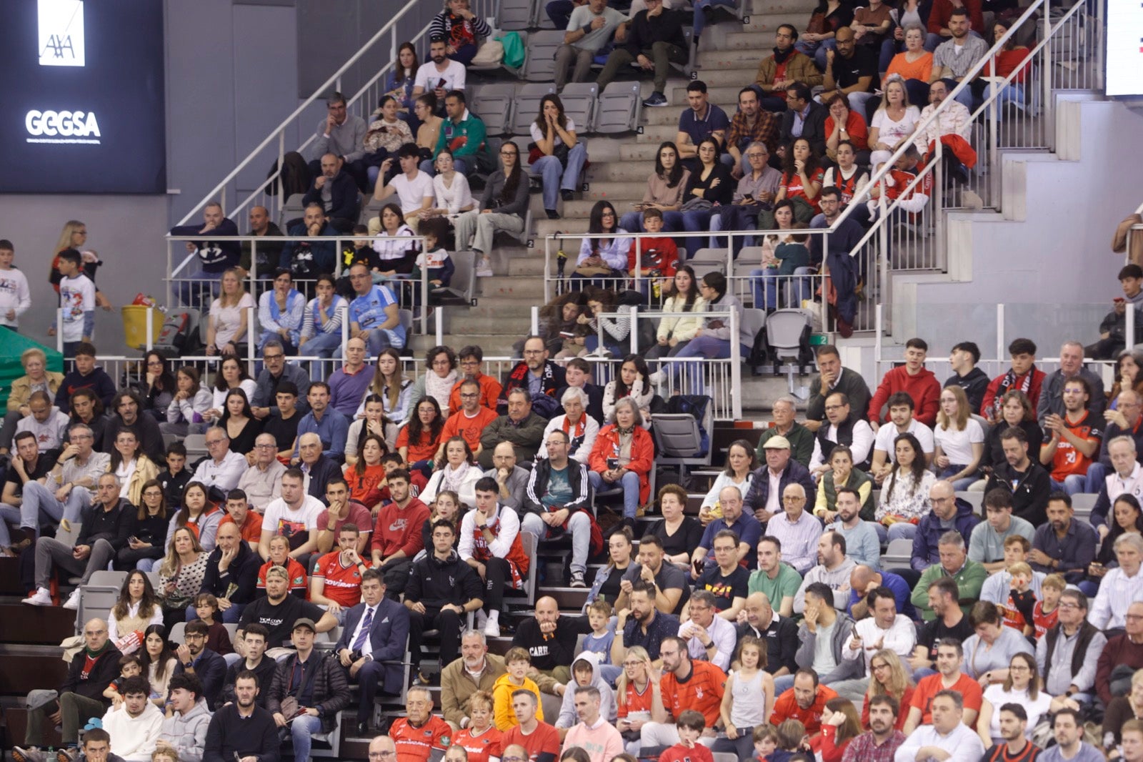 Encuéntrate en la grada durante el Covirán Granada - Breogán