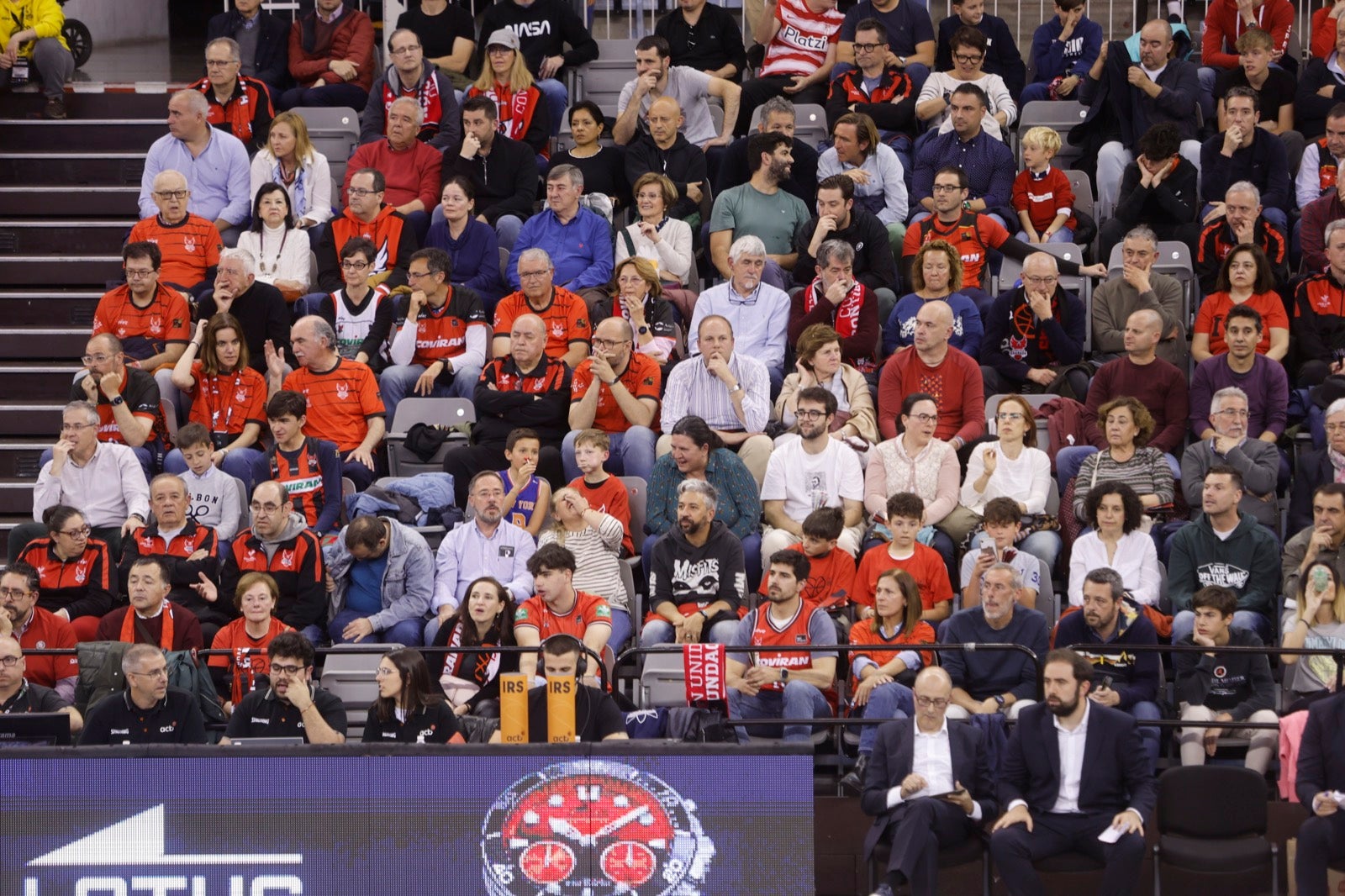 Encuéntrate en la grada durante el Covirán Granada - Breogán