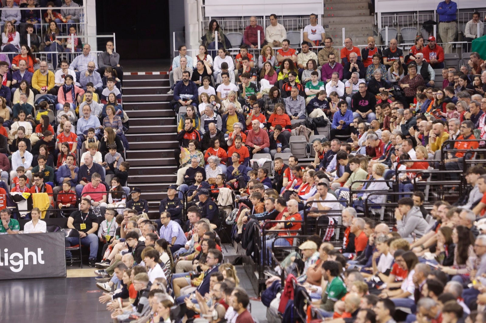 Encuéntrate en la grada durante el Covirán Granada - Breogán