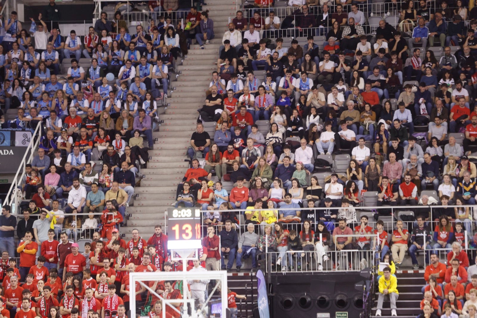 Encuéntrate en la grada durante el Covirán Granada - Breogán