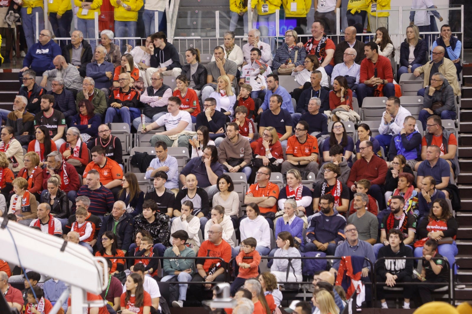 Encuéntrate en la grada durante el Covirán Granada - Breogán
