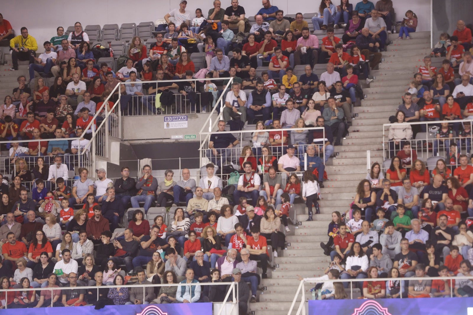 Encuéntrate en la grada durante el Covirán Granada - Breogán