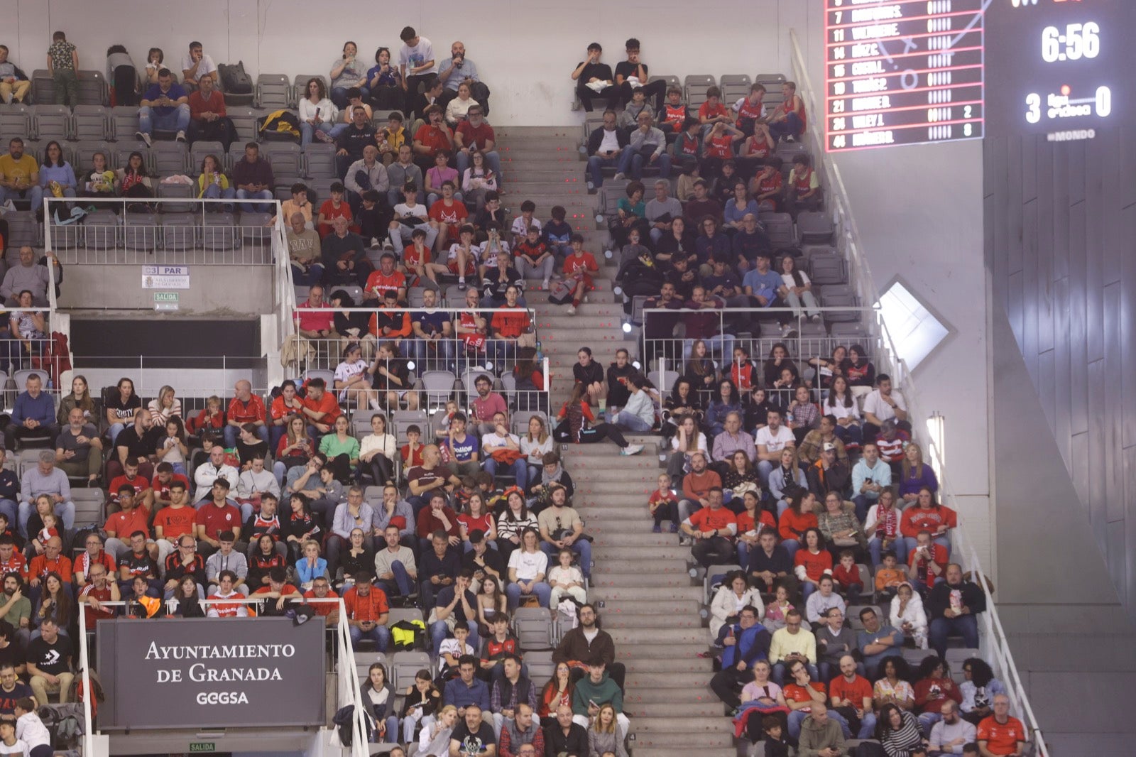 Encuéntrate en la grada durante el Covirán Granada - Breogán