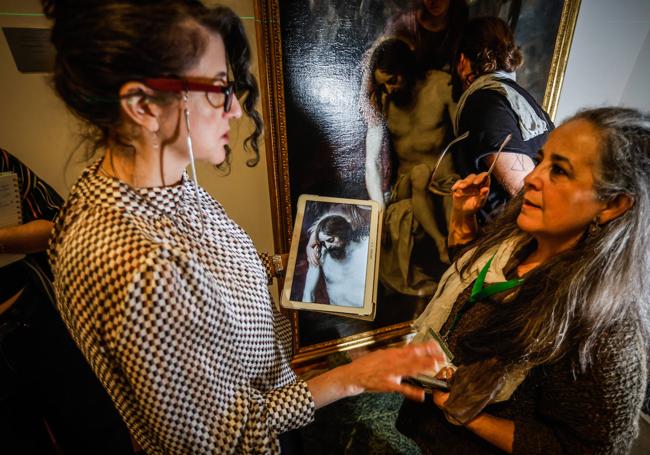 Sonia Tortajada y Carmen Julia Toledano en el momento de la inspección.