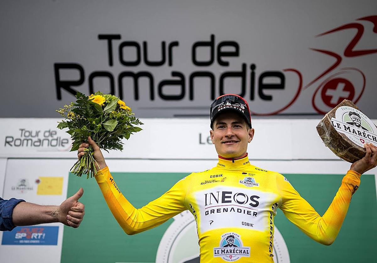 Carlos Rodríguez, con el jersey de líder tras la etapa de este sábado.