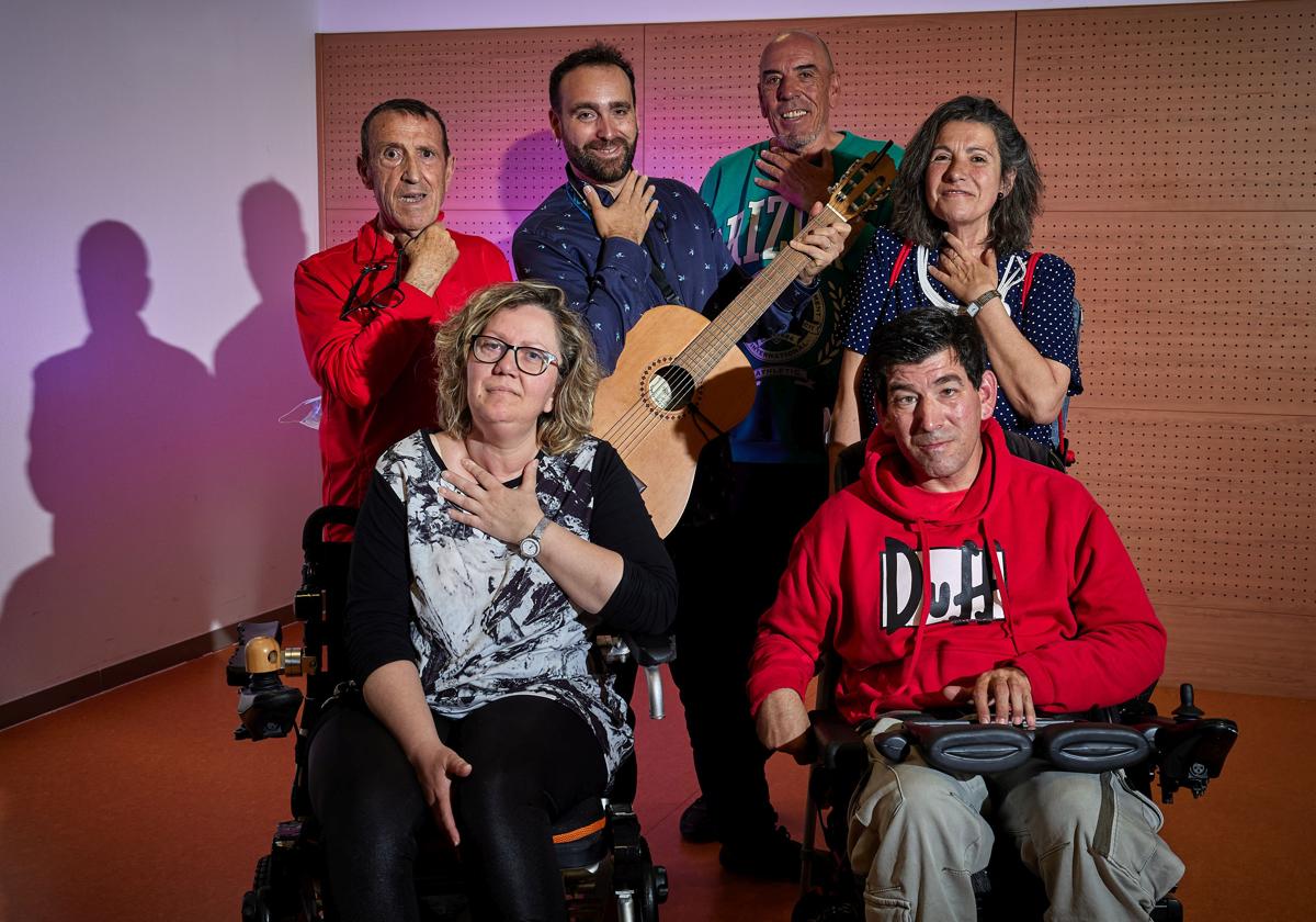 Manuel Zúñiga, Gabriel Kulisevsky, Manuel Álvarez, Astrid Villalta, (abajo) Mari Carmen Payán y José Rodríguez.