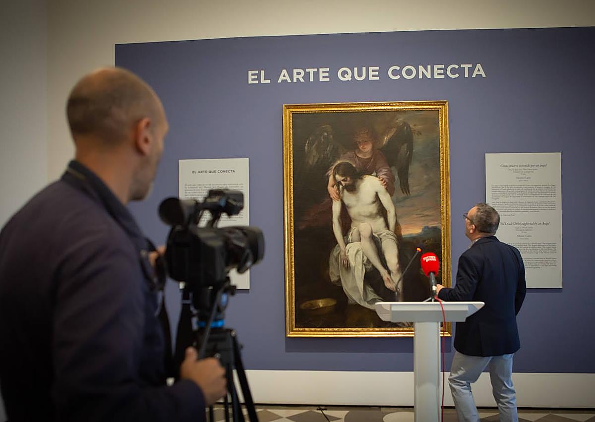 Imagen secundaria 1 - Observando el cuadro de Cano. 