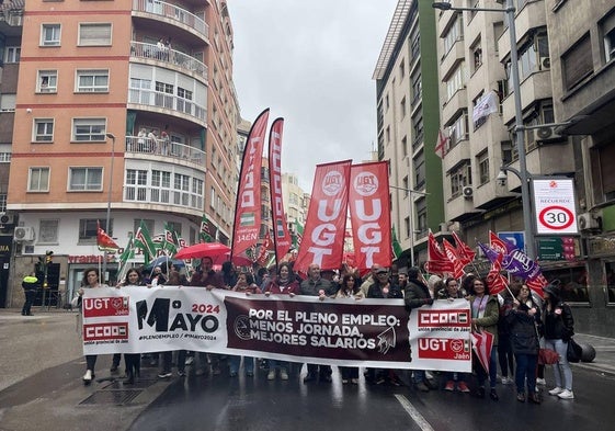 Cabecera de la manifestación del 1º de Mayo por la avenida de Madrid.