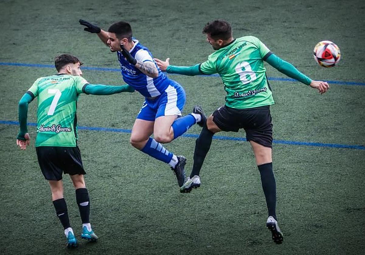 Lance del partido entre Maracena y Huétor Vega.