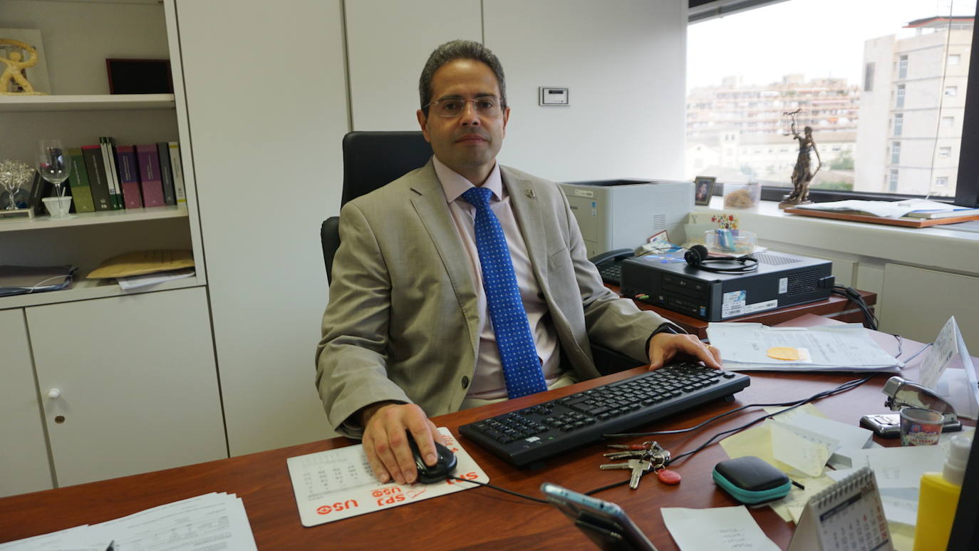 El titular del Juzgado número 1 de lo Mercantil de Granada, Rafael Leonés, en una imagen de archivo.