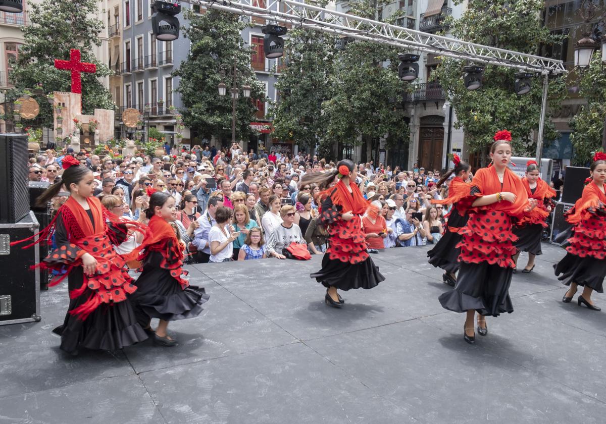 Todas las actividades y espectáculos por el Día de la Cruz en Granada |  Ideal