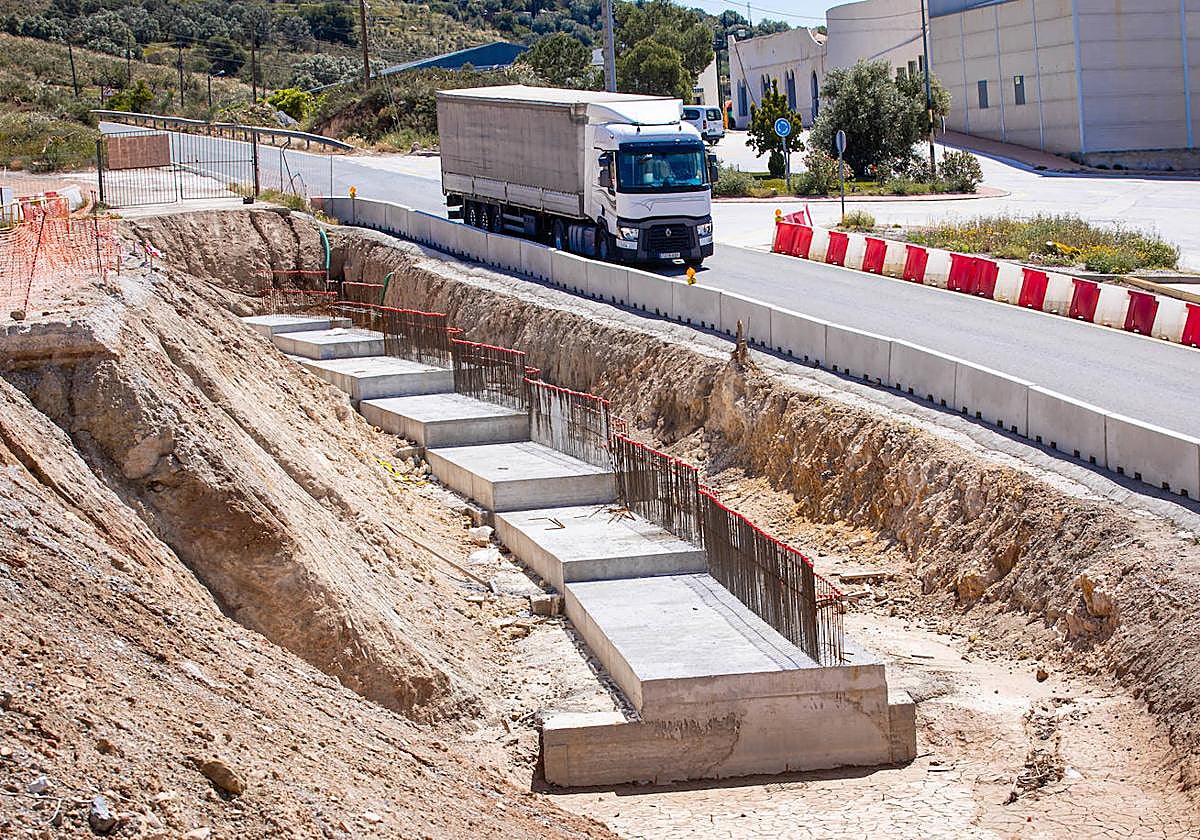 Las máquinas y los trabajadores se han marchado de la zona de obras, cerca del puente de Tablate.
