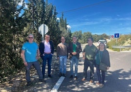 El concejal, en el centro, con residentes del Pago de Juan Ramos.