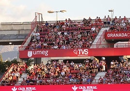Encuéntrate en la grada durante el Granada-Albacete