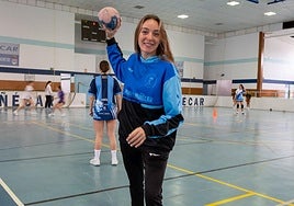 Daniela Jerónimo posa para IDEAL en Almuñécar durante sus vacaciones de Semana Santa.