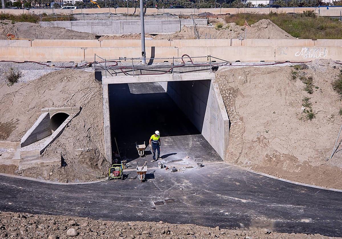 Las obras del carril ciclopeatonal han llegado a su fase final.
