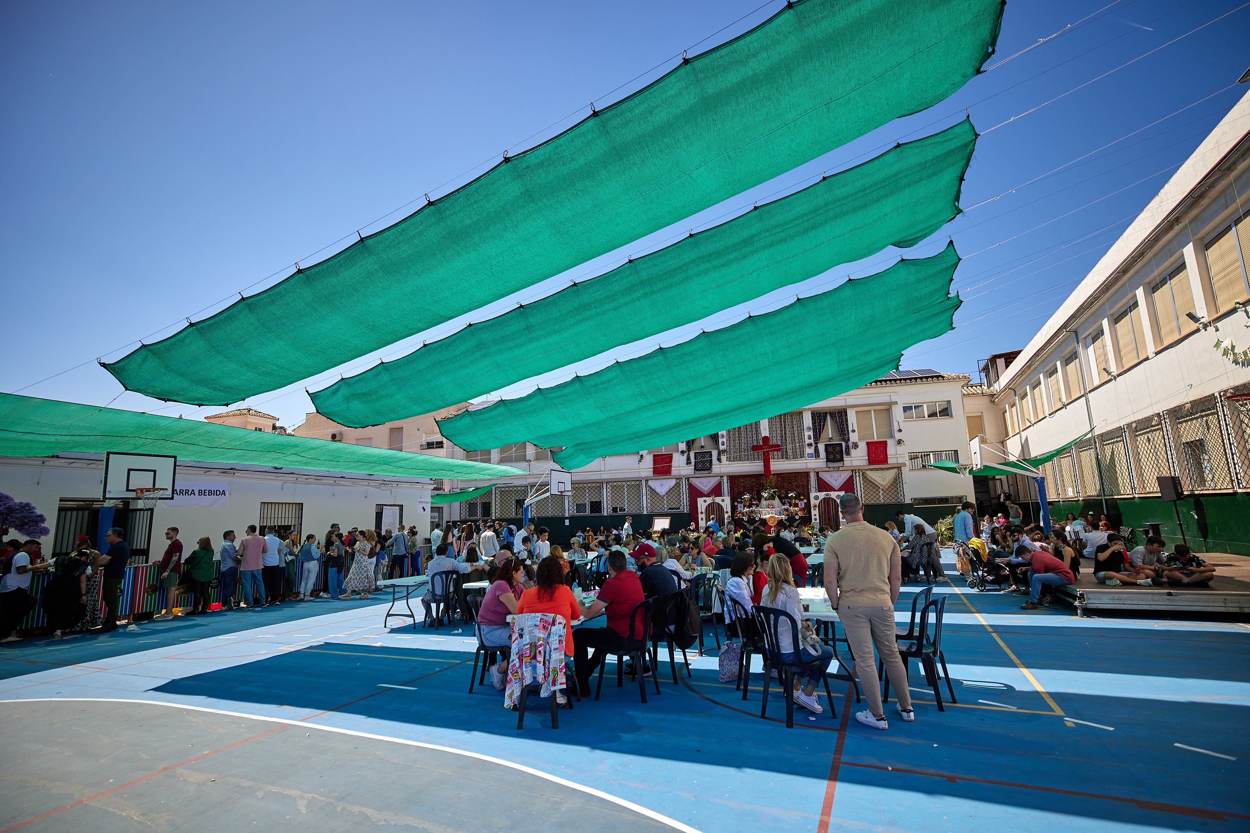 El sábado de cruces en Granada, en imágenes
