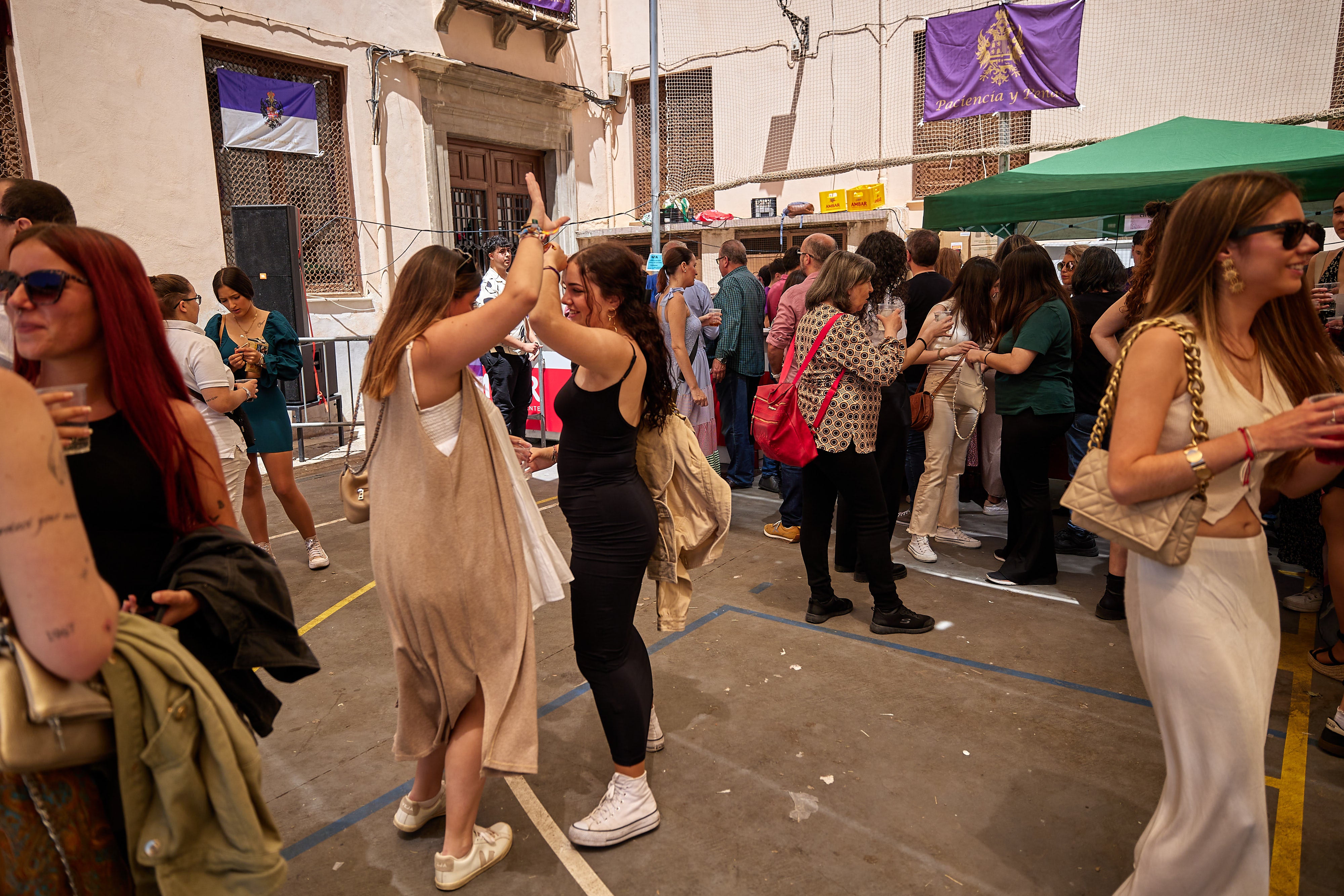El sábado de cruces en Granada, en imágenes