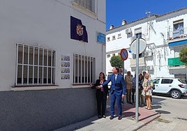 Descubrimiento de la placa conmemorativa en la calle Padre Poveda de la capital.