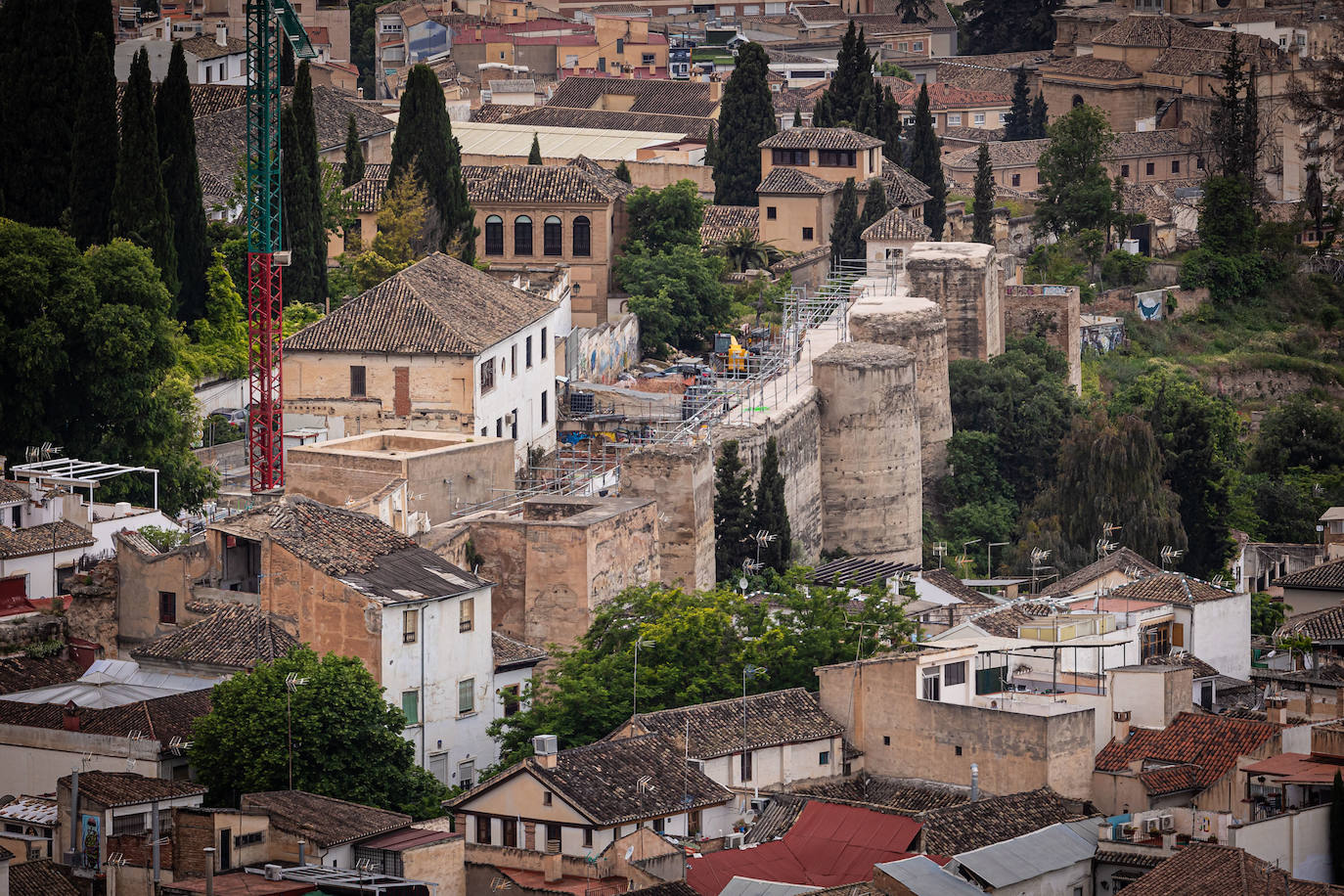 Obras en la muralla zirí de Granada.