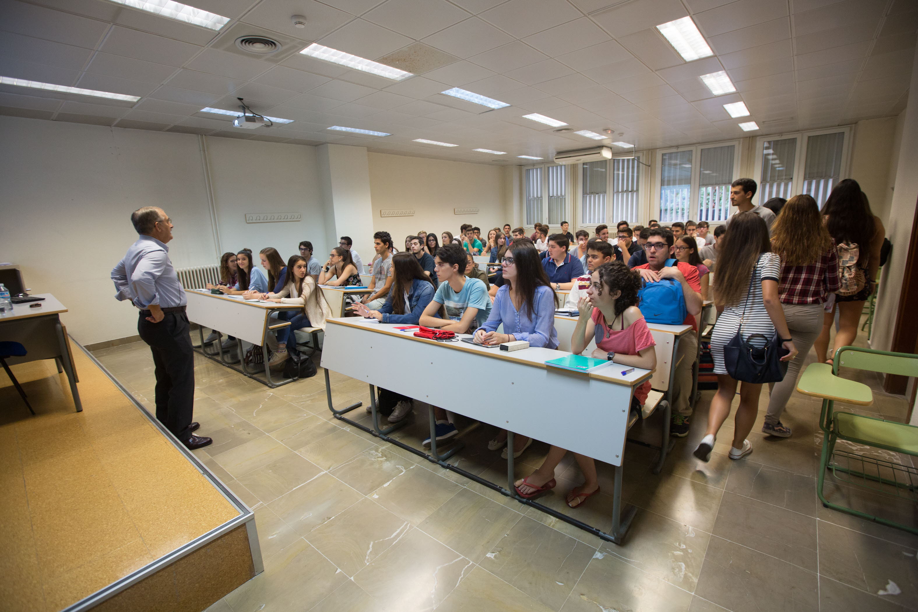 Imagen de un aula de la UGR.