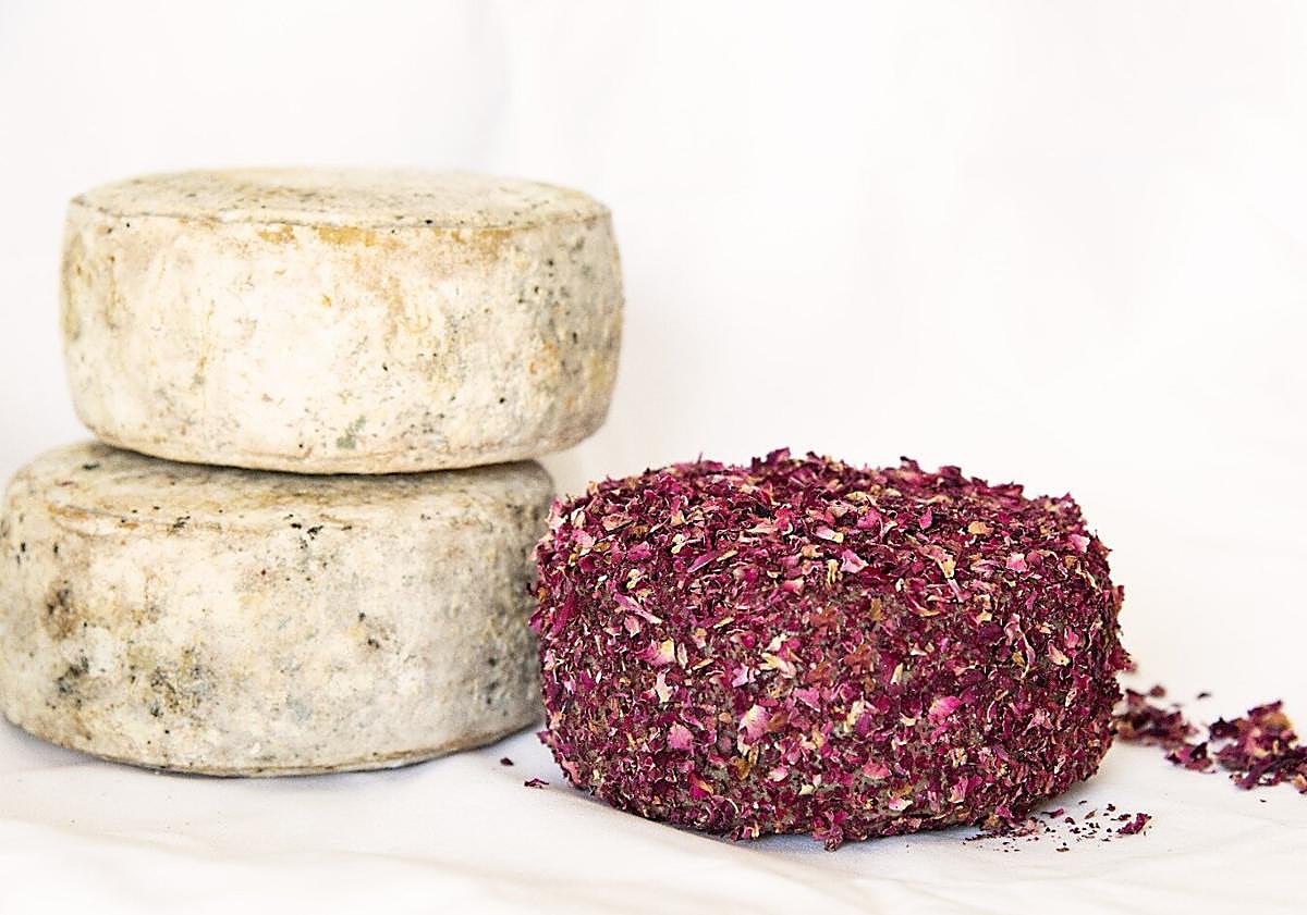 Imagen principal - Este es el mejor queso curado de cabra de España, que vale menos de 20 euros