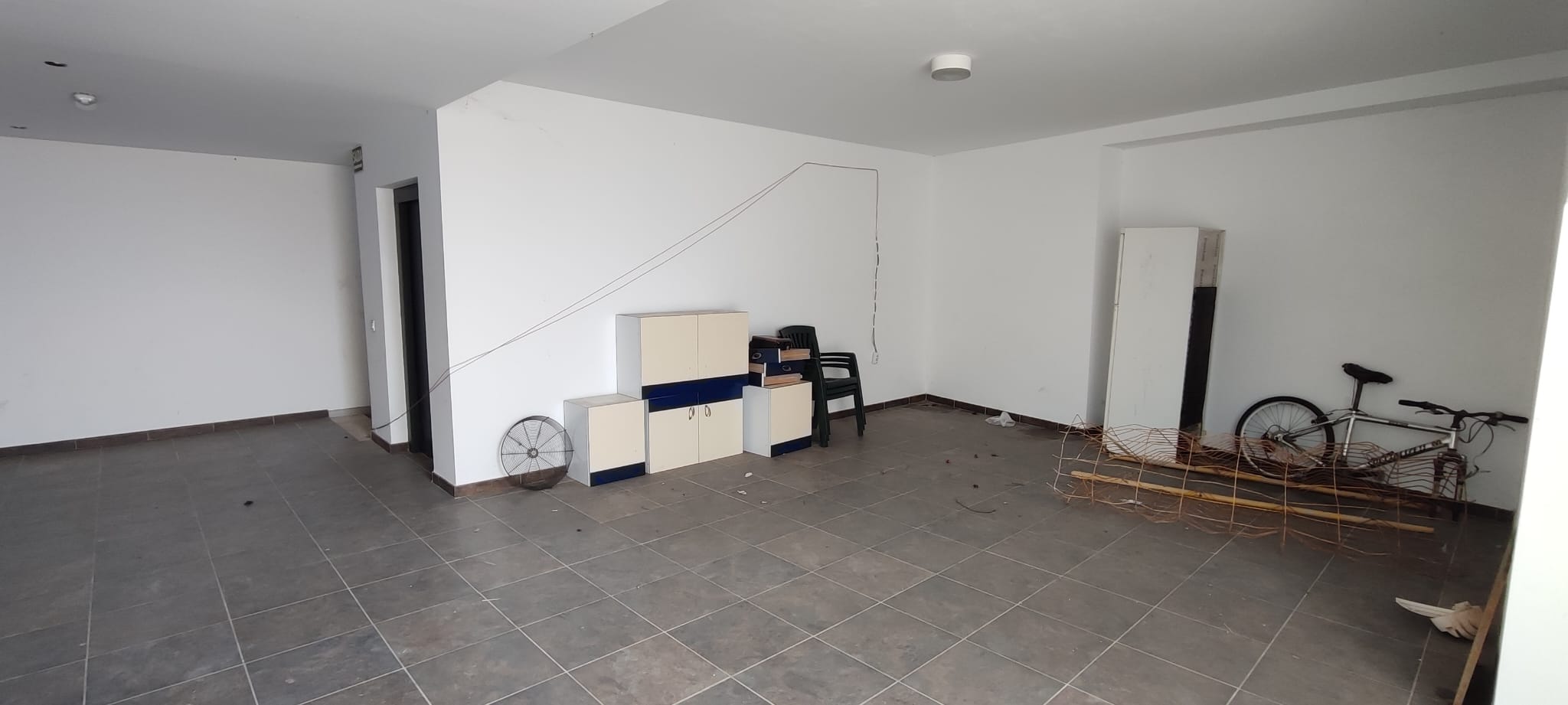 Dentro de uno de los chalets de lujo okupados en Almuñécar