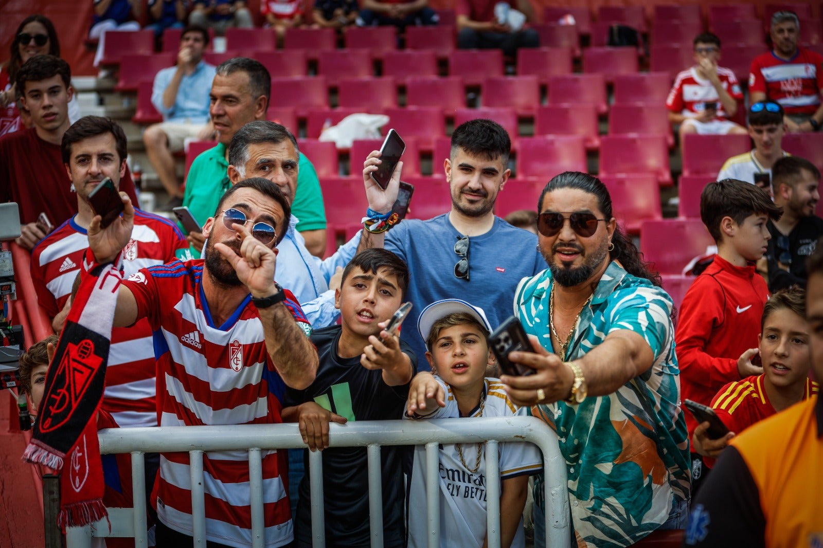 Encuéntrate en la grada en el partido entre Granada y Real Madrid
