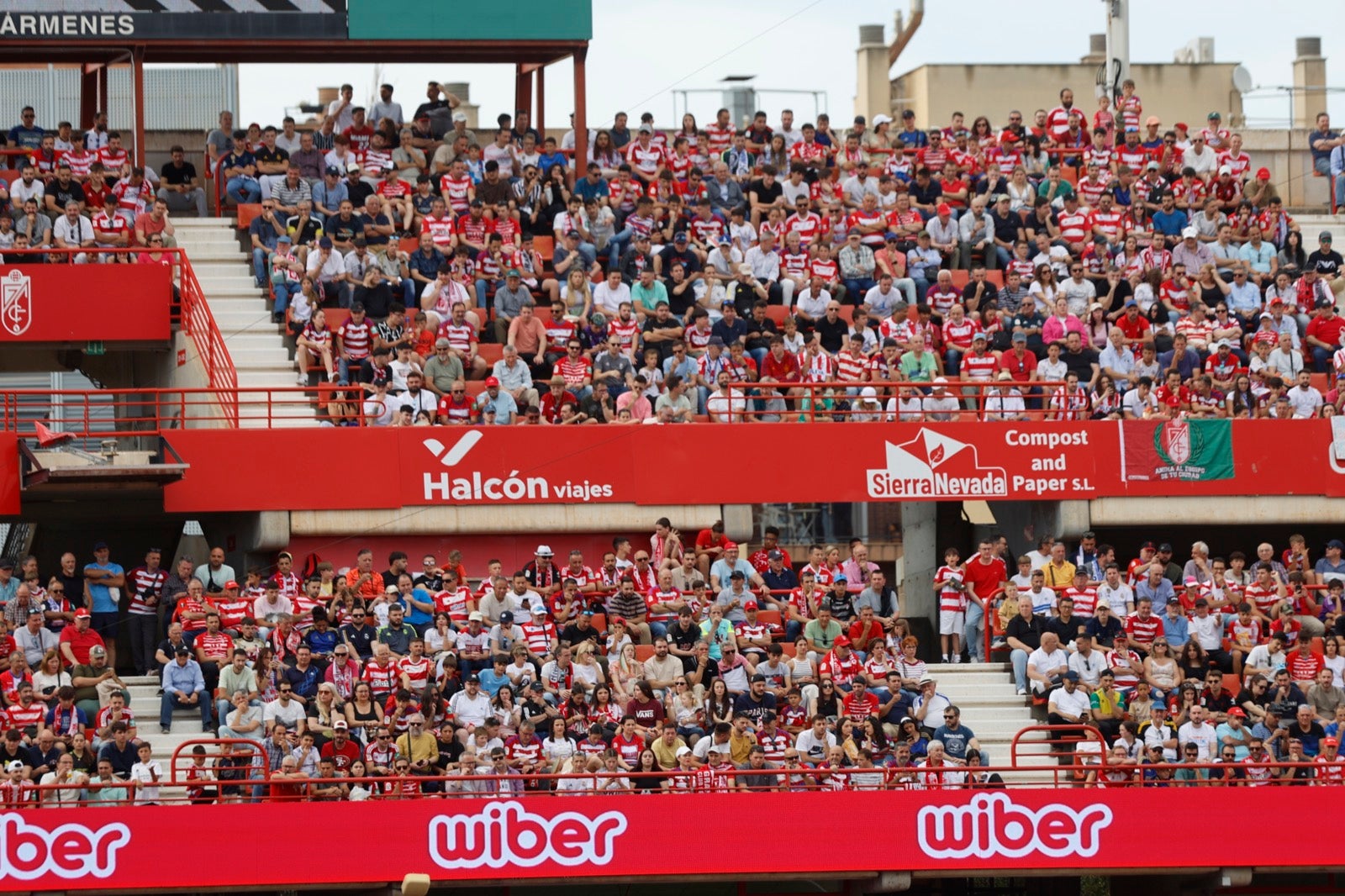 Encuéntrate en la grada en el partido entre Granada y Real Madrid