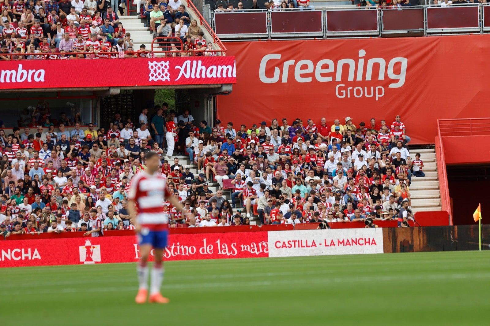 Encuéntrate en la grada en el partido entre Granada y Real Madrid