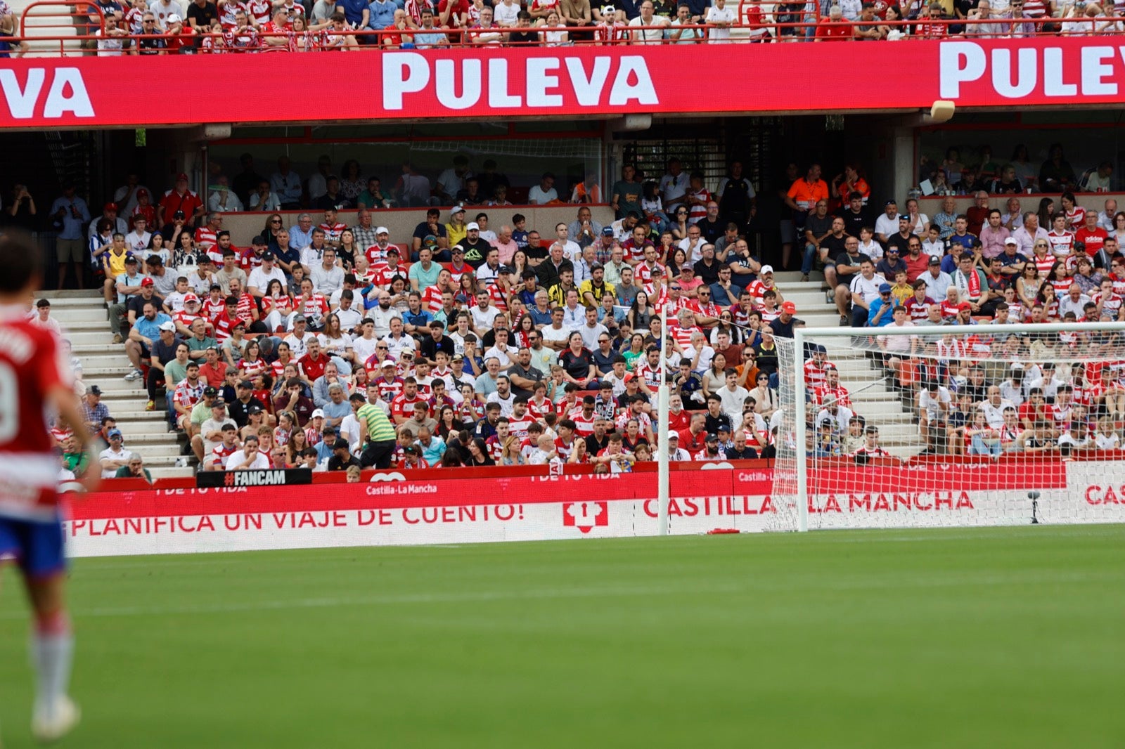 Encuéntrate en la grada en el partido entre Granada y Real Madrid