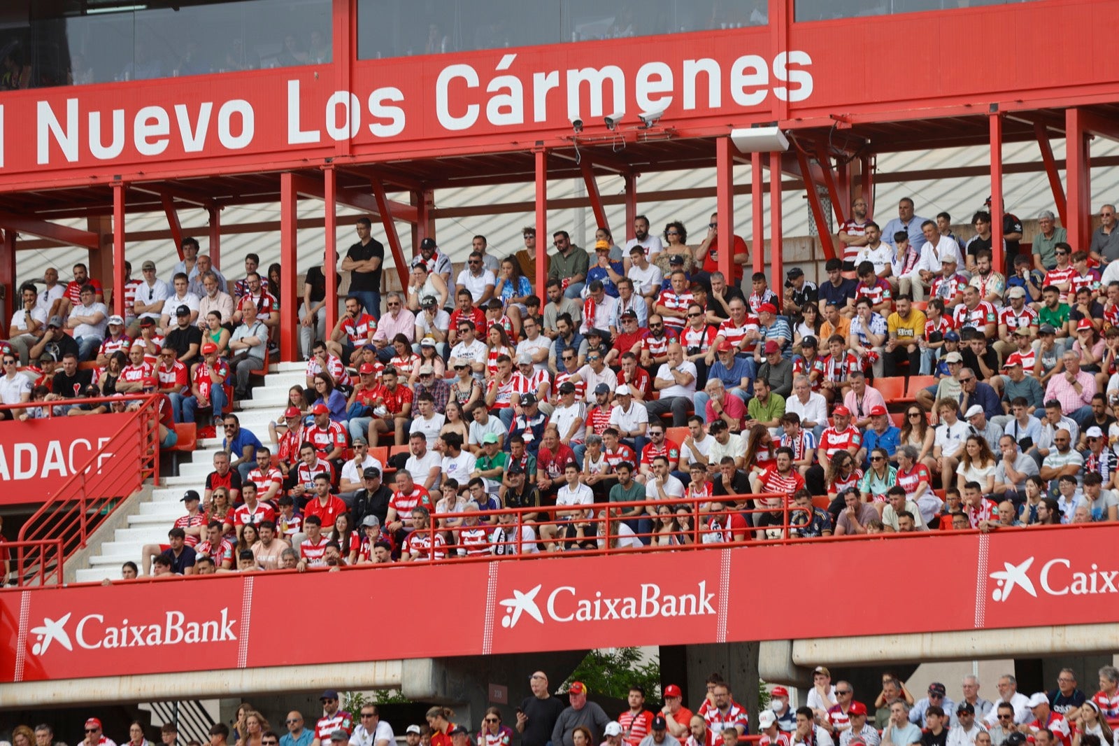 Encuéntrate en la grada en el partido entre Granada y Real Madrid