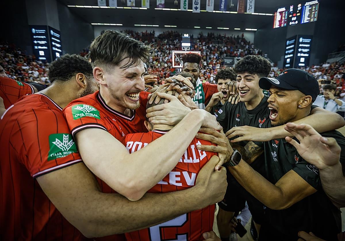 Las imágenes de la fiesta del Covirán y la afición