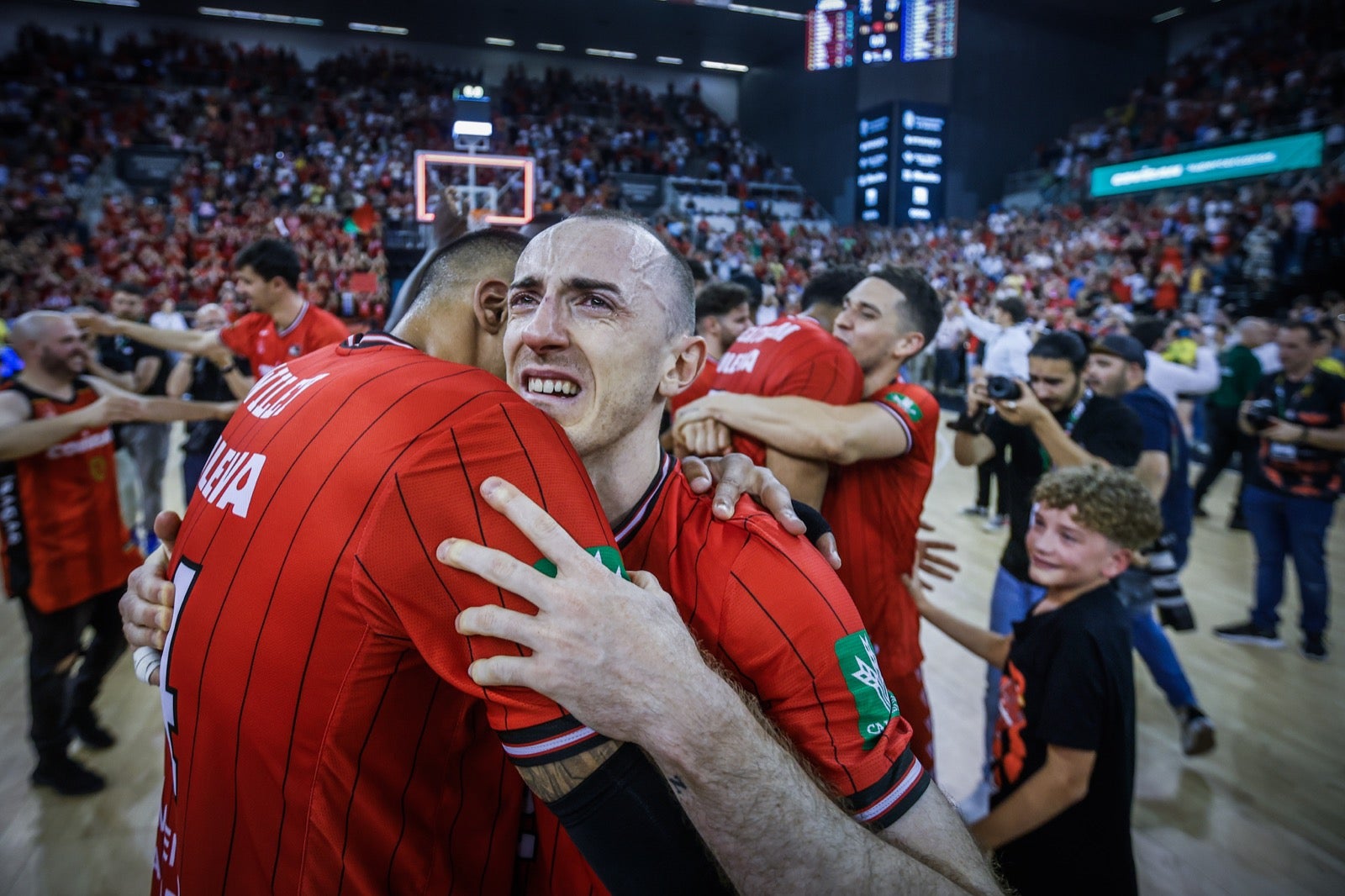 Las imágenes de la fiesta del Covirán y la afición