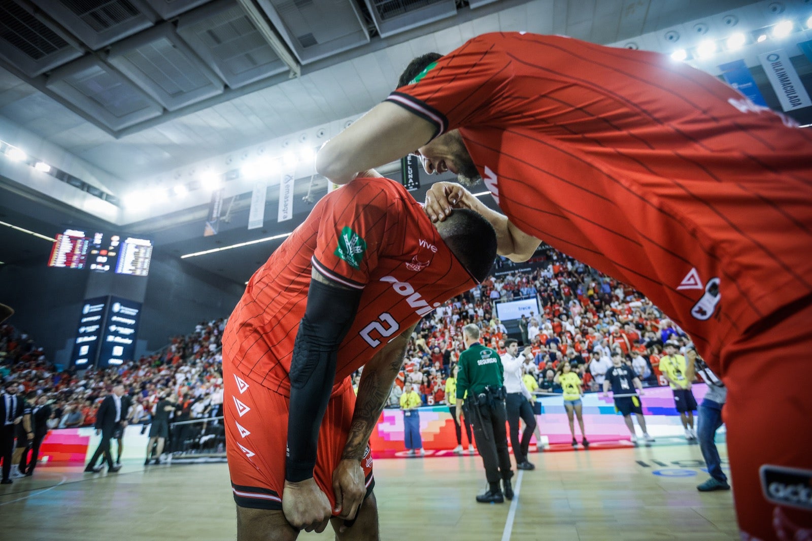 Las imágenes de la fiesta del Covirán y la afición