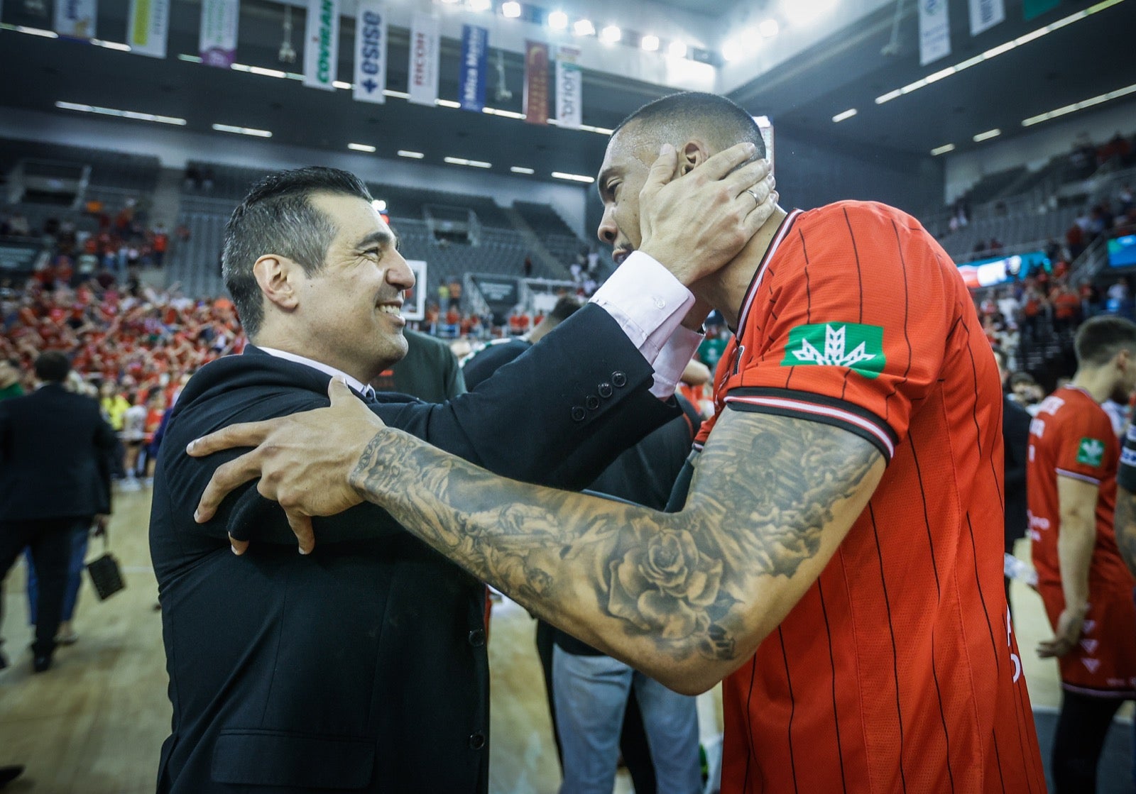 Las imágenes de la fiesta del Covirán y la afición