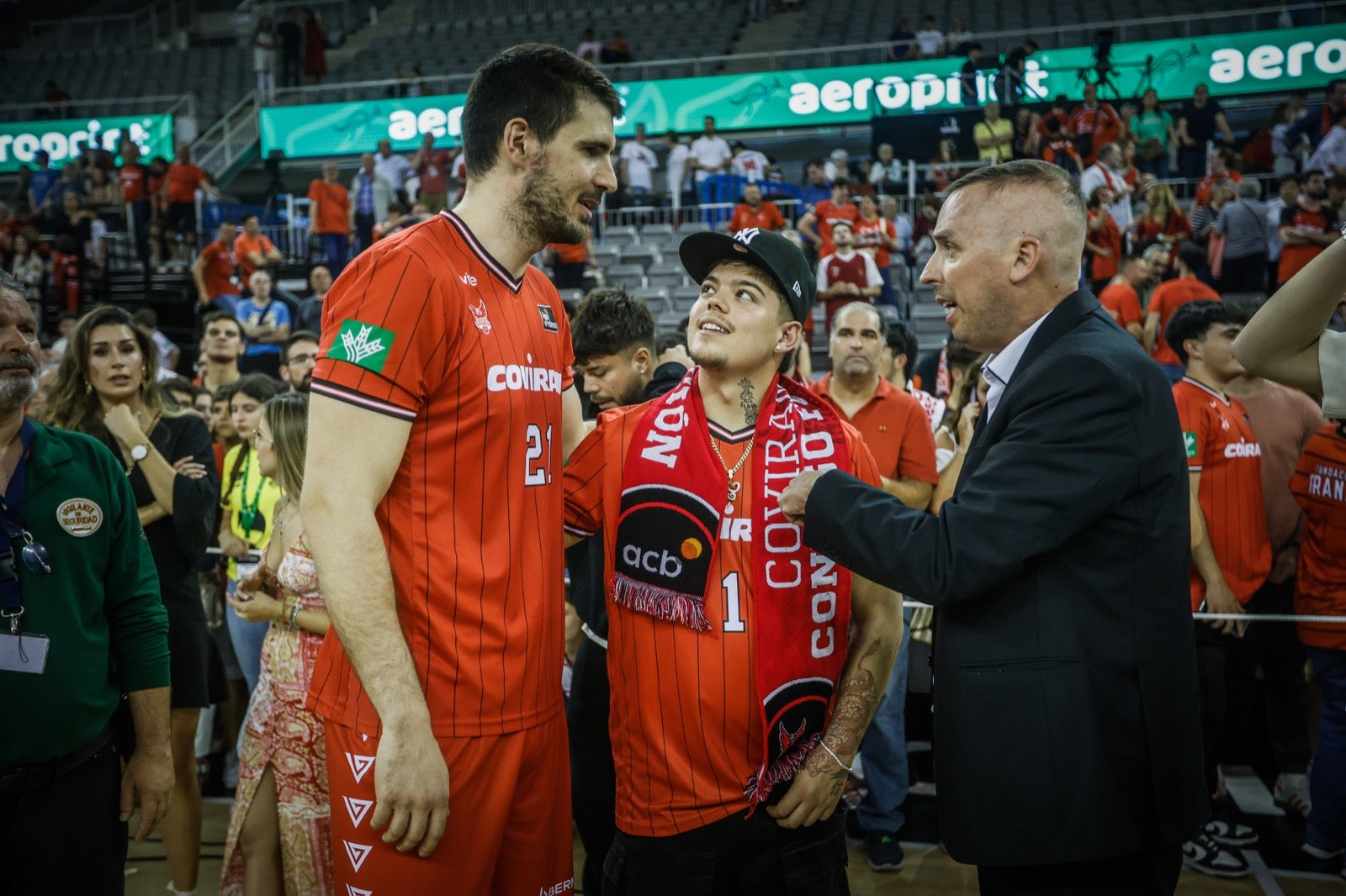 Las imágenes de la fiesta del Covirán y la afición