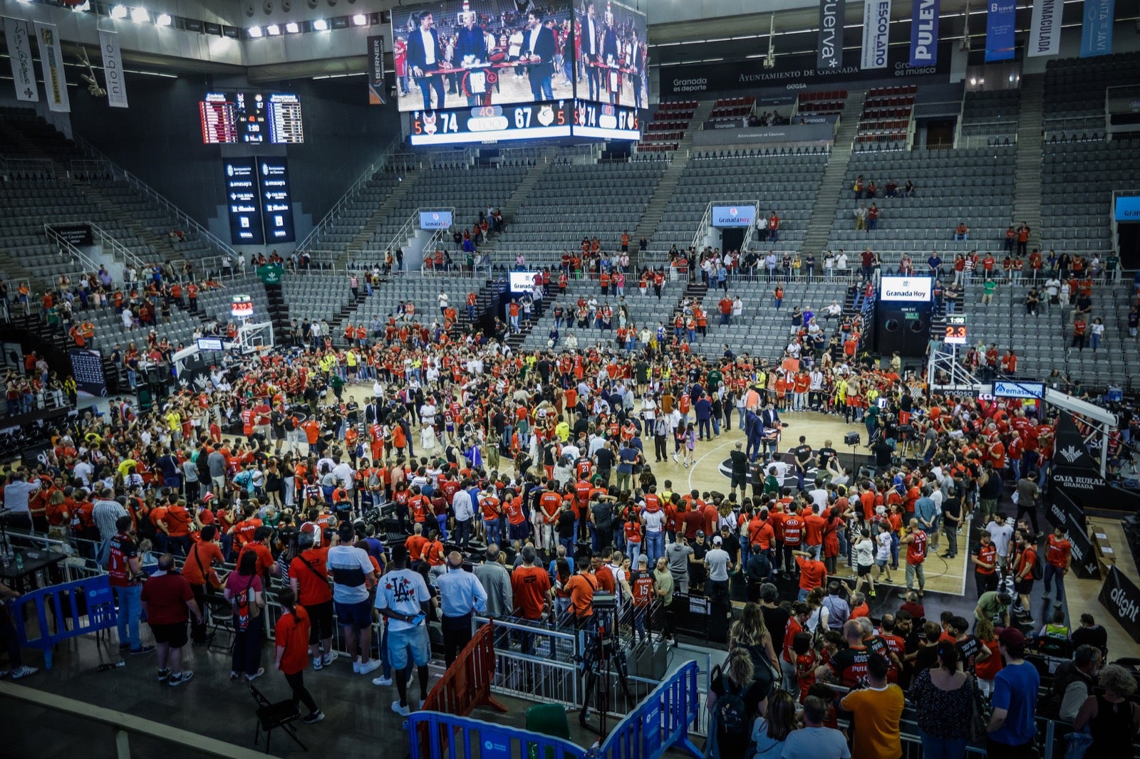 Las imágenes de la fiesta del Covirán y la afición