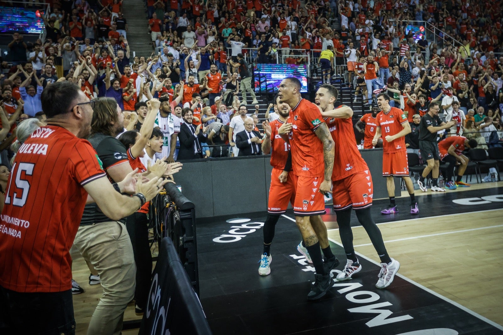 Las imágenes de la fiesta del Covirán y la afición