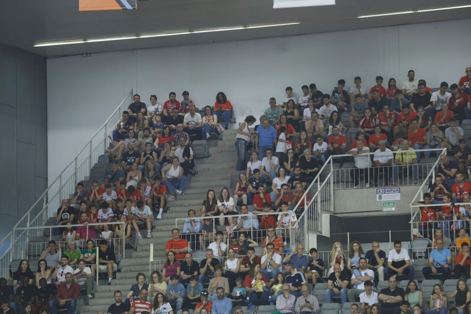 Encuéntrate en la grada durante el Covirán Granada - Gran Canaria