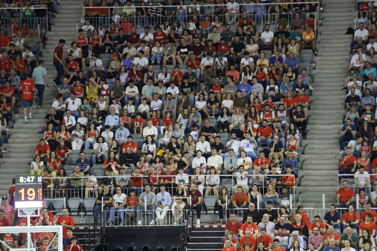 Encuéntrate en la grada durante el Covirán Granada - Gran Canaria