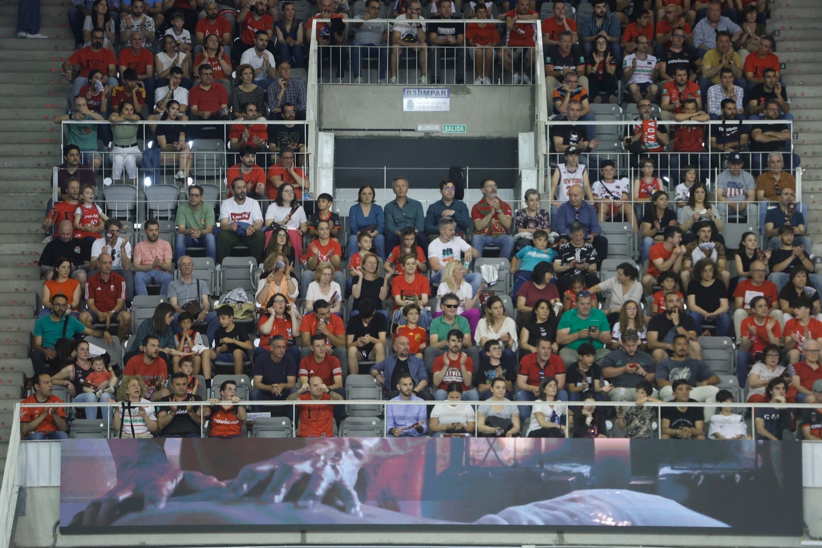 Encuéntrate en la grada durante el Covirán Granada - Gran Canaria