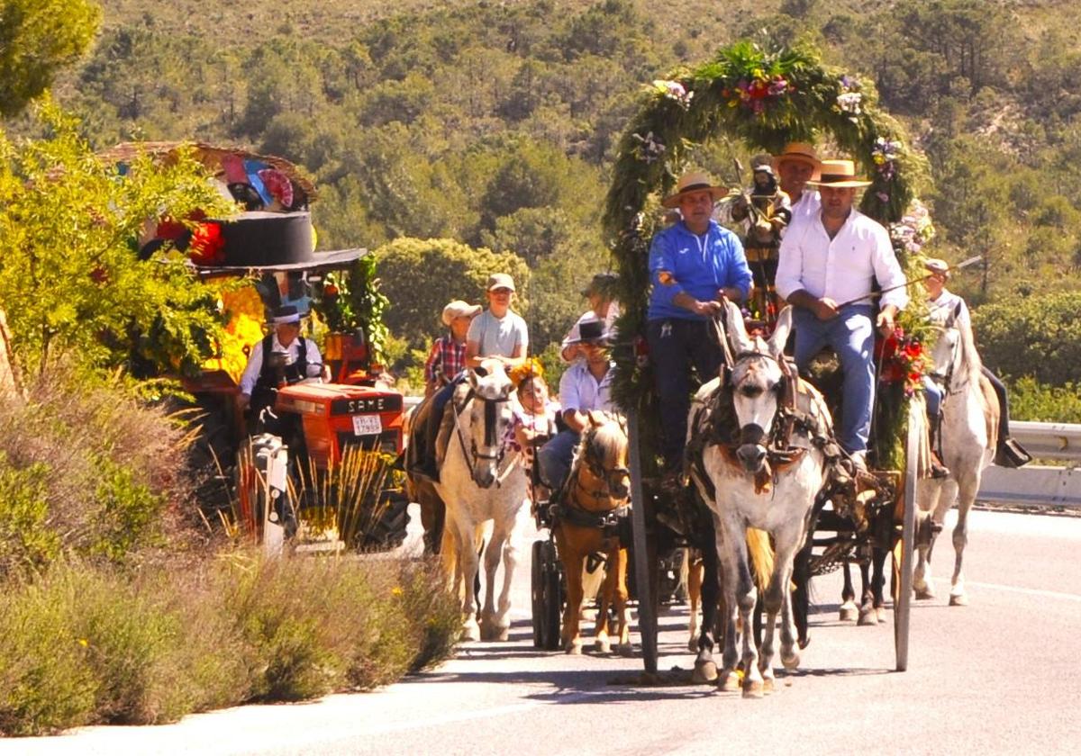 Padul festeja a San Isidro con una romería desde La Casa Grande hasta el antiguo Campamento Militar